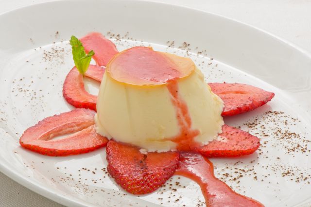 208-PANNACOTTA CON CREMA DI LAMPONI